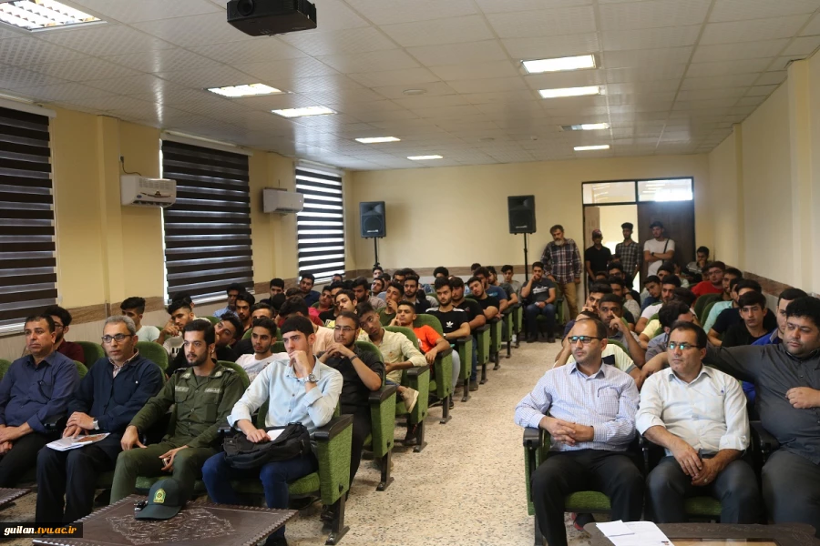 به مناسبت هفته نیروی انتظامی جلسه ای پیرامون آشنایی دانشجویان آموزشکده شهید خدادادی با مسائل نظام وظیفه 4