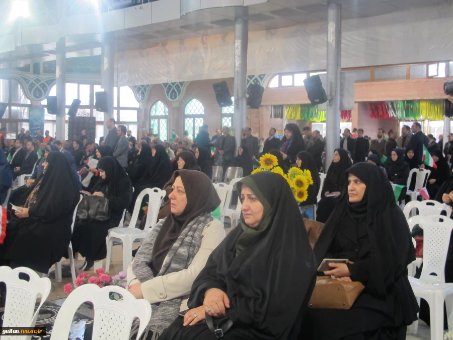 حضور همکاران و اساتید بسیجی آموزشکده دکتر معین   در مراسم معنوی گلباران گلزار شهدای رشت و میثاق با شهدای هشت سال دفاع مقدسبه  مناسبت آغاز چهل و یکمین سال پیروزی انقلاب اسلامی و دهه مبارک فجر  2