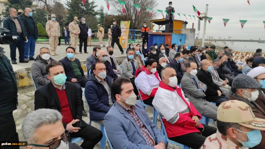 مراسم سالروز دوازده بهمن 1400 و گلزیزان مزار شهدای گمنام و رژه ناوگان نیروی دریایی بندر انزلی 9