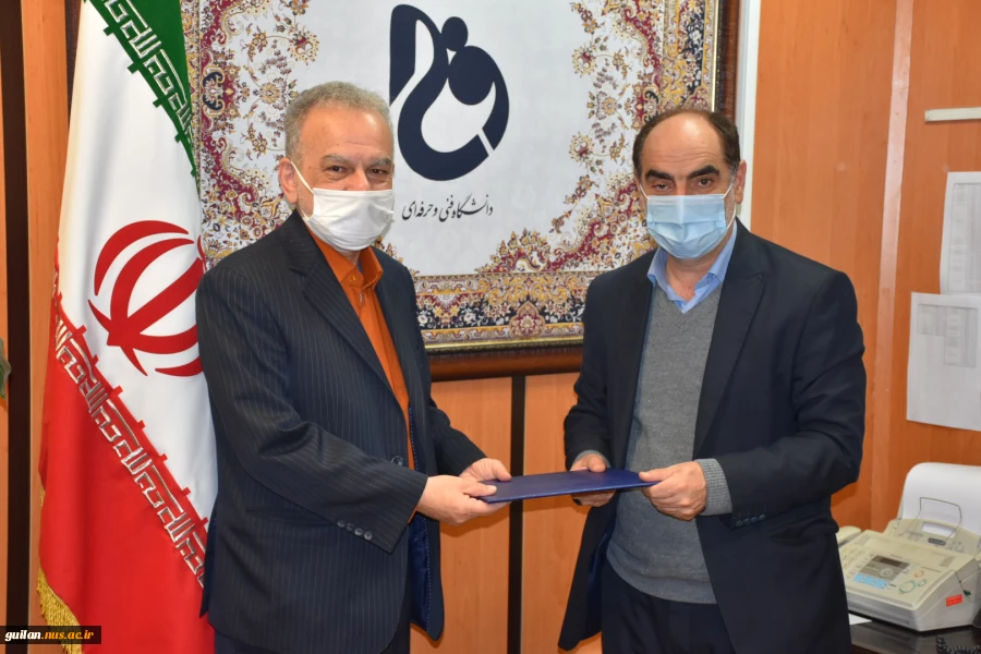 تکریم از استاد نمونه پژوهشگر قرانی دانشگاه فنی و حرفه ای استان گیلان 2