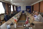 نشست تخصصی همکاری سه جانبه و ارتقاء مهارتی دانشجویان با انجمن نانو دانشگاه گیلان و رئیس انجمن صنعت گیلان با رئیس دانشگاه فنی و حرفه ای استان  3