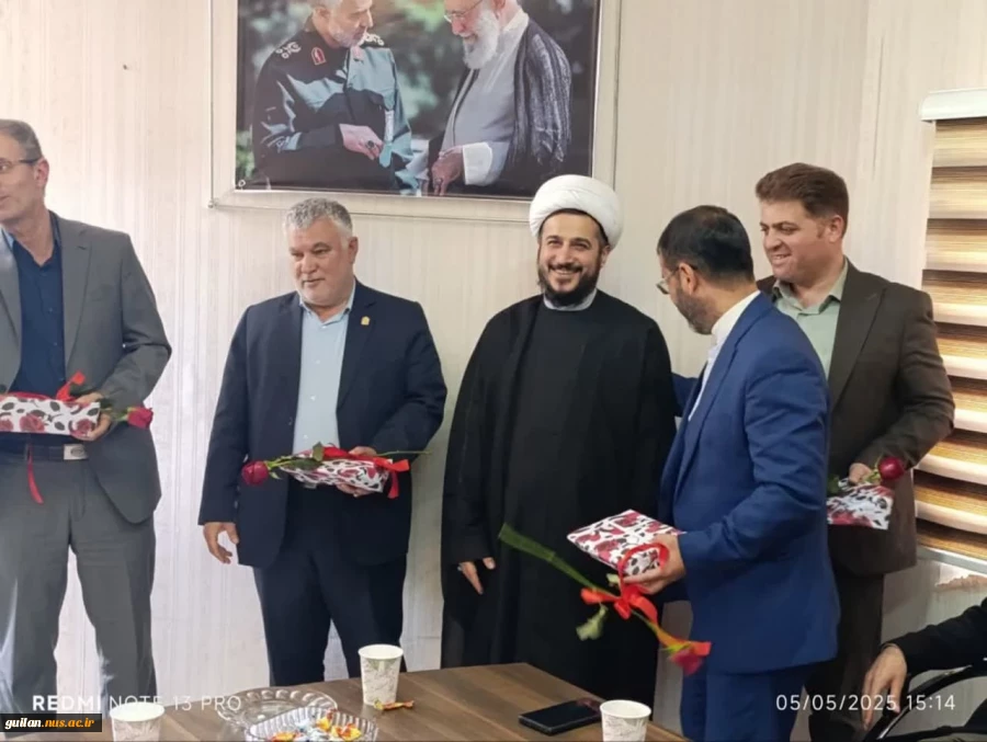 تجلیل از اساتید و همکاران آموزشی به مناسبت روز معلم و استاد 4