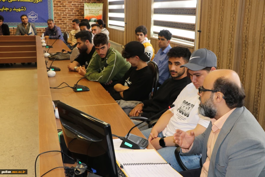 حضور دانش آموزان سال دوازدهم هنرستان های چابکسر و املش با هدف اطلاع رسانی زمان ثبت نام و بازدید از امکانات آموزشکده ملی مهارت شهید رجایی لاهیجان 
 2