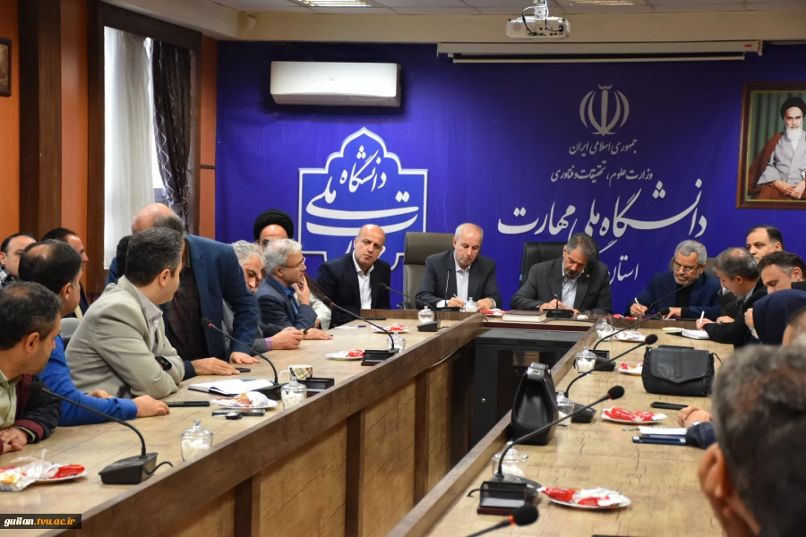 نشست پرسش و پاسخ دکتر زمانی با اعضا هیات علمی و غیر هیات علمی واحد استانی گیلان 8