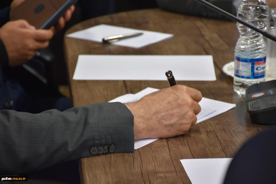 نشست پرسش و پاسخ دکتر زمانی با اعضا هیات علمی و غیر هیات علمی واحد استانی گیلان 16