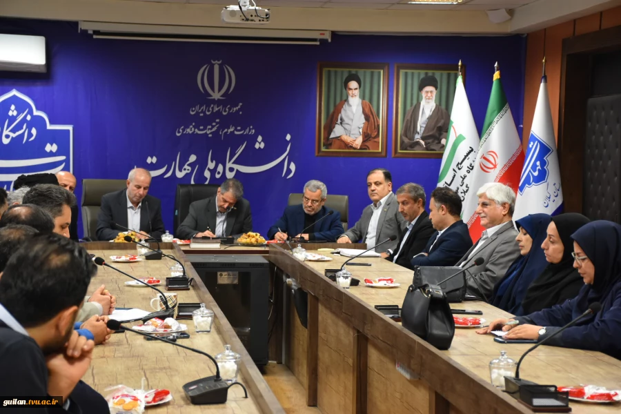 نشست پرسش و پاسخ دکتر زمانی با اعضا هیات علمی و غیر هیات علمی واحد استانی گیلان 17