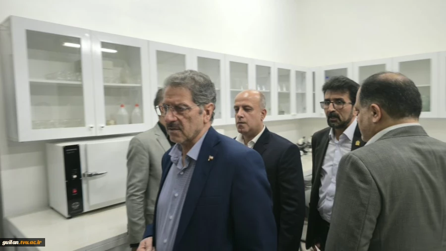 بازدید دکتر زمانی ، رئیس دانشگاه ملی مهارت و هیئت همراه از آموزشکده ملی مهارت شهید رجایی لاهیجان 
 2