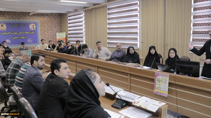 کارگاه آموزشی پیشگیری از حوادث ترافیکی و کمک های اولیه در تصادفات - آموزشکده ملی مهارت شهید رجایی لاهیجان
 5