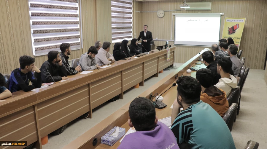 کارگاه آموزشی پیشگیری از حوادث ترافیکی و کمک های اولیه در تصادفات - آموزشکده ملی مهارت شهید رجایی لاهیجان
 7