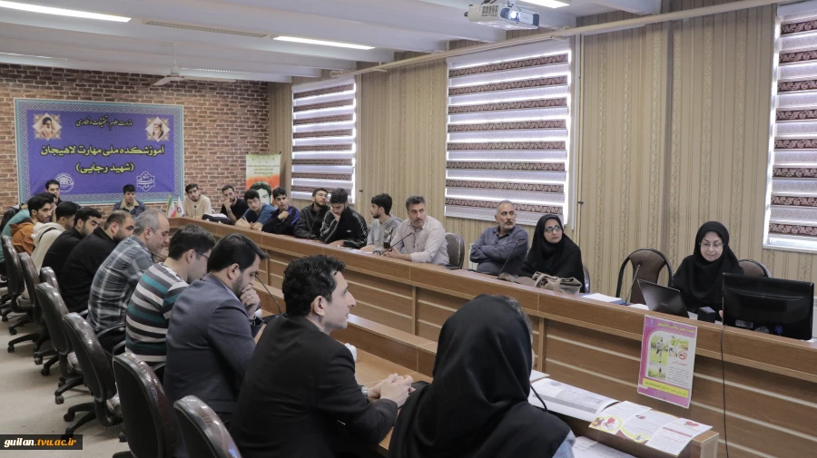 کارگاه آموزشی پیشگیری از حوادث ترافیکی و کمک های اولیه در تصادفات - آموزشکده ملی مهارت شهید رجایی لاهیجان 6