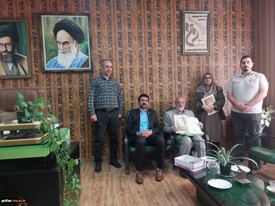 حضور خیّر خوشنام لاهیجانی ، آقای  دکتر حسین پورخصالیان درآموزشکده ملی مهارت شهید رجایی لاهیجان
 2