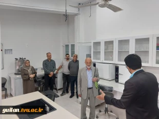 حضور خیّر خوشنام لاهیجانی ، آقای  دکتر حسین پورخصالیان درآموزشکده ملی مهارت شهید رجایی لاهیجان
 2