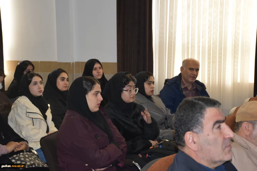 آیین گرامیداشت روز دانشجو در دانشکده ملی مهارت شهید چمران رشت برگزار شد 5