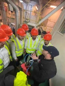 بازدید علمی دانشجویان کاردانی مکانیک موتورهای دریایی از لایروب هاپر ساکشن یاسین در مجتمع بندر انزلی به مناسبت هفته پژوهش و روز دانشجو
 3