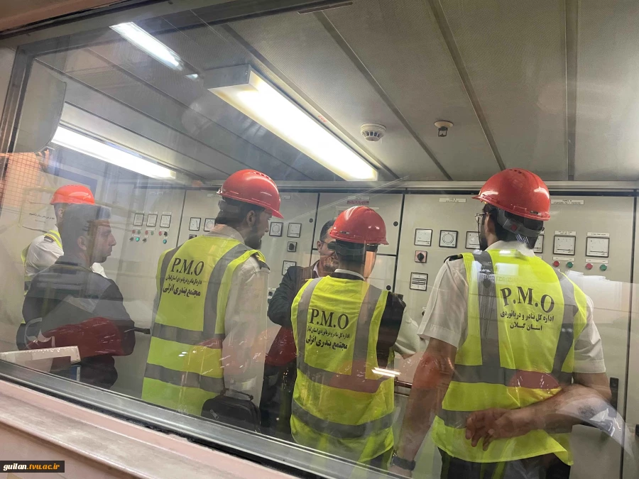 بازدید علمی دانشجویان کاردانی مکانیک موتورهای دریایی از لایروب هاپر ساکشن یاسین در مجتمع بندر انزلی به مناسبت هفته پژوهش و روز دانشجو
 4