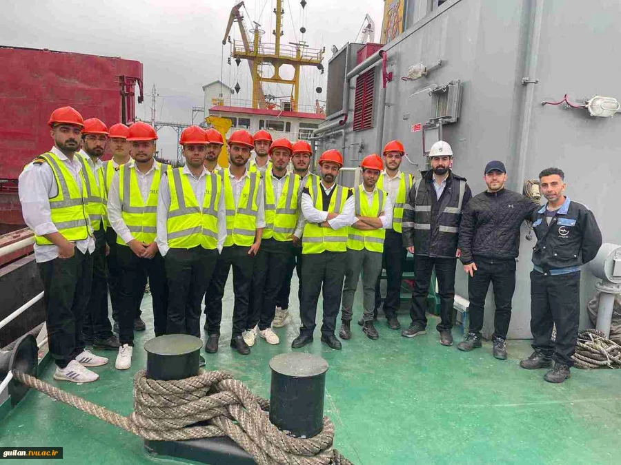 بازدید علمی دانشجویان کاردانی مکانیک موتورهای دریایی از لایروب هاپر ساکشن یاسین در مجتمع بندر انزلی به مناسبت هفته پژوهش و روز دانشجو
 5