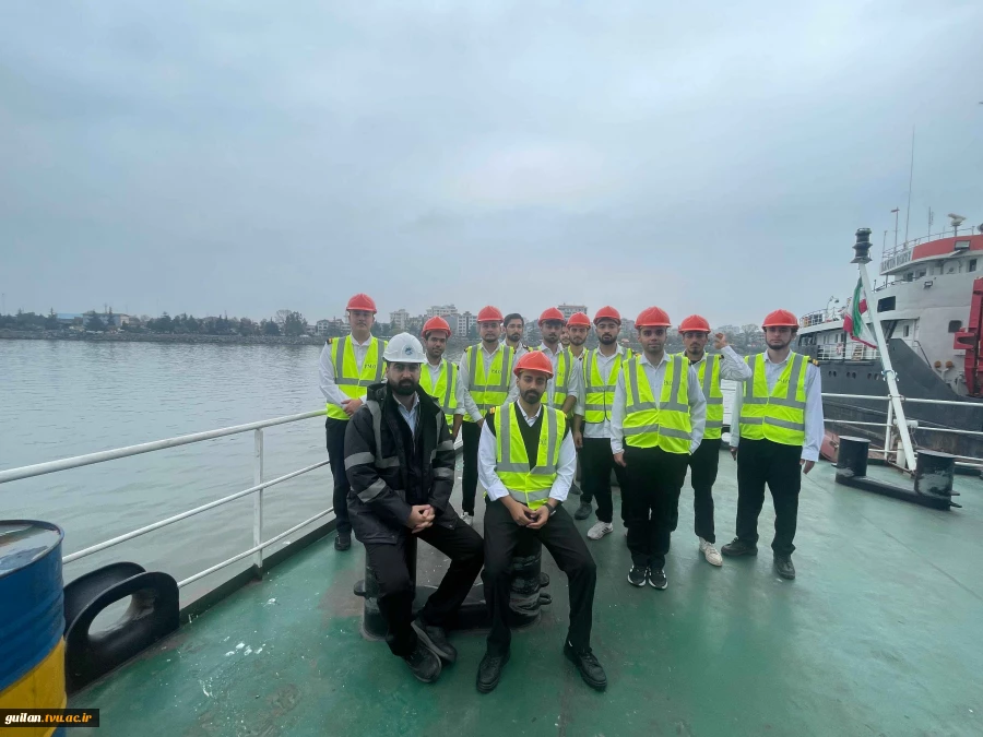 بازدید علمی دانشجویان کاردانی مکانیک موتورهای دریایی از لایروب هاپر ساکشن یاسین در مجتمع بندر انزلی به مناسبت هفته پژوهش و روز دانشجو
 7