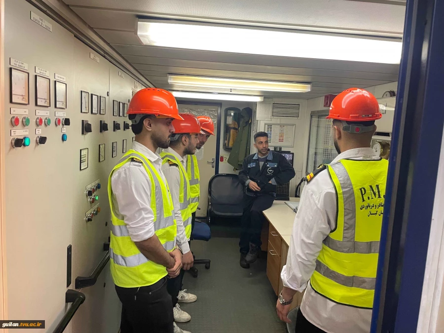 بازدید علمی دانشجویان کاردانی مکانیک موتورهای دریایی از لایروب هاپر ساکشن یاسین در مجتمع بندر انزلی به مناسبت هفته پژوهش و روز دانشجو
 9