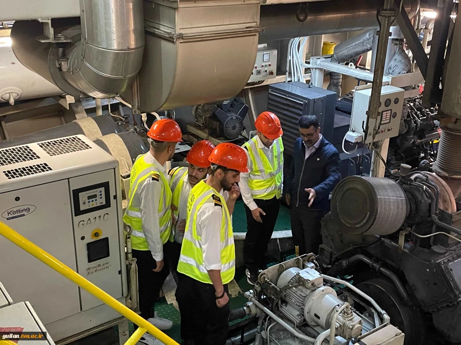 بازدید علمی دانشجویان کاردانی مکانیک موتورهای دریایی از لایروب هاپر ساکشن یاسین در مجتمع بندر انزلی به مناسبت هفته پژوهش و روز دانشجو
 10