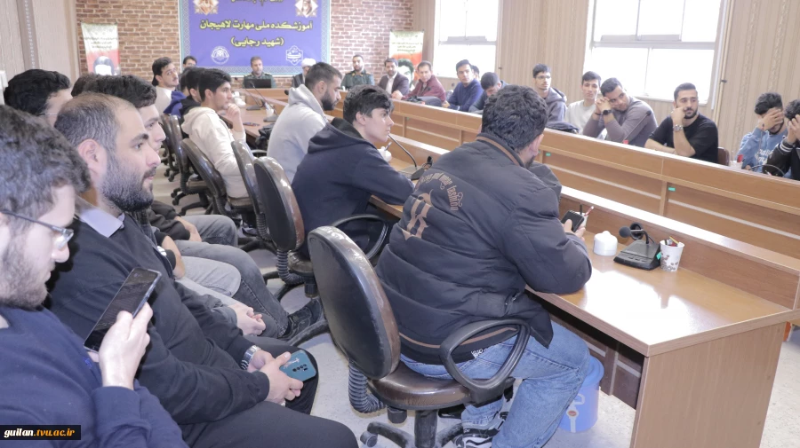 حضور فرمانده سپاه ناحیه لاهیجان درآموزشکده ملی مهارت شهید رجایی لاهیجان، به مناسبت گرامیداشت روز دانشجو و شهادت میرزا کوچک خان جنگلی 8