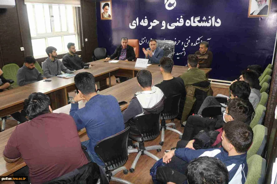 جلسه صمیمی ریاست آموزشکده ملی مهارت بندرانزلی ( شهید خدادادی) با مسوولین اتاق های خوابگاه دانشجویی به مناسبت روز دانشجو
 2