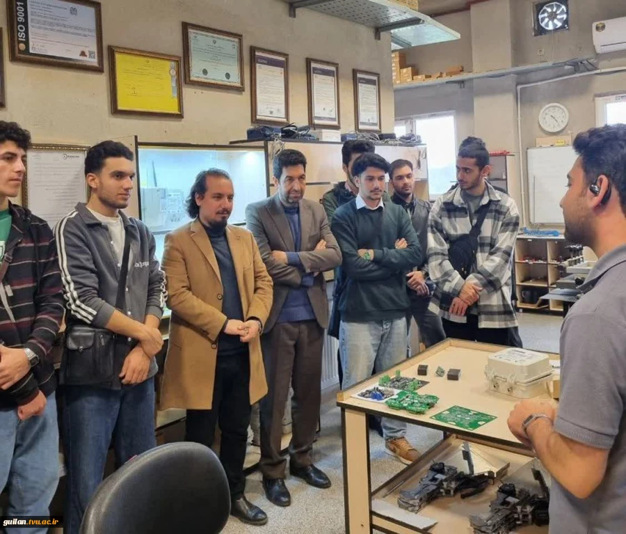 بازدید علمی دانشجویان کامپیوتر آموزشکده ملی مهارت بندرانزلی از دهکده نوآوری و فناوری فشتام
 5