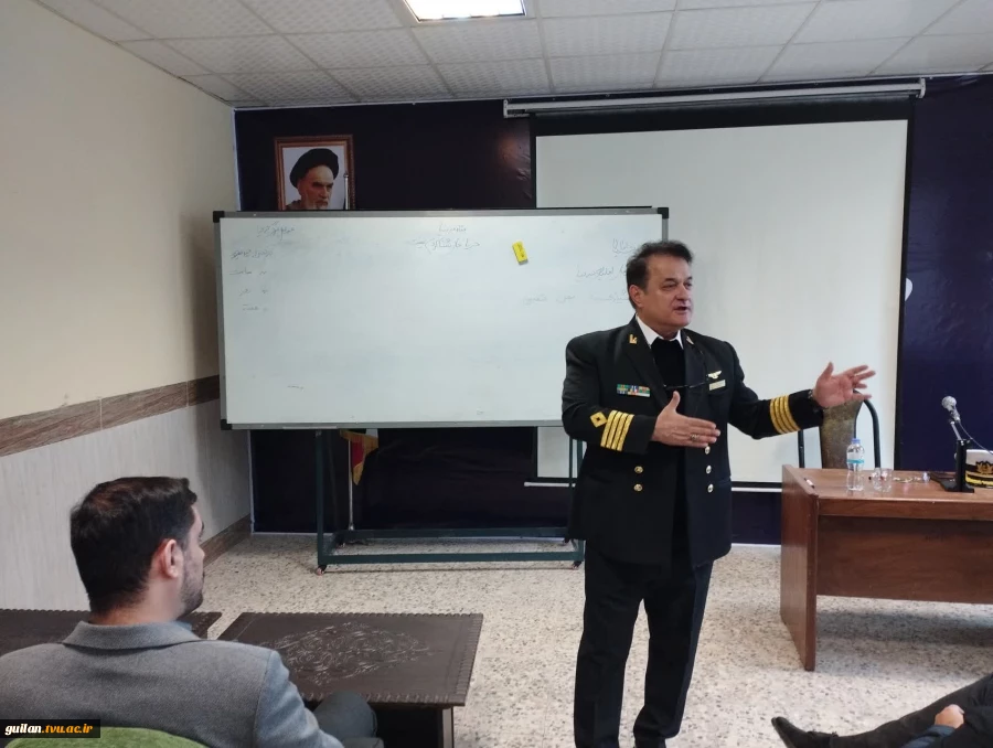 برگزاری کارگاه آموزشی «اصول بقا در دریا» ویژه دانشجویان ناوبری و مکانیک موتورهای دریایی به مناسبت هفته پژوهش و روز دانشجو
 5