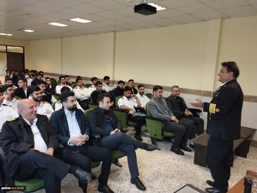 برگزاری کارگاه آموزشی «اصول بقا در دریا» ویژه دانشجویان ناوبری و مکانیک موتورهای دریایی به مناسبت هفته پژوهش و روز دانشجو
 8