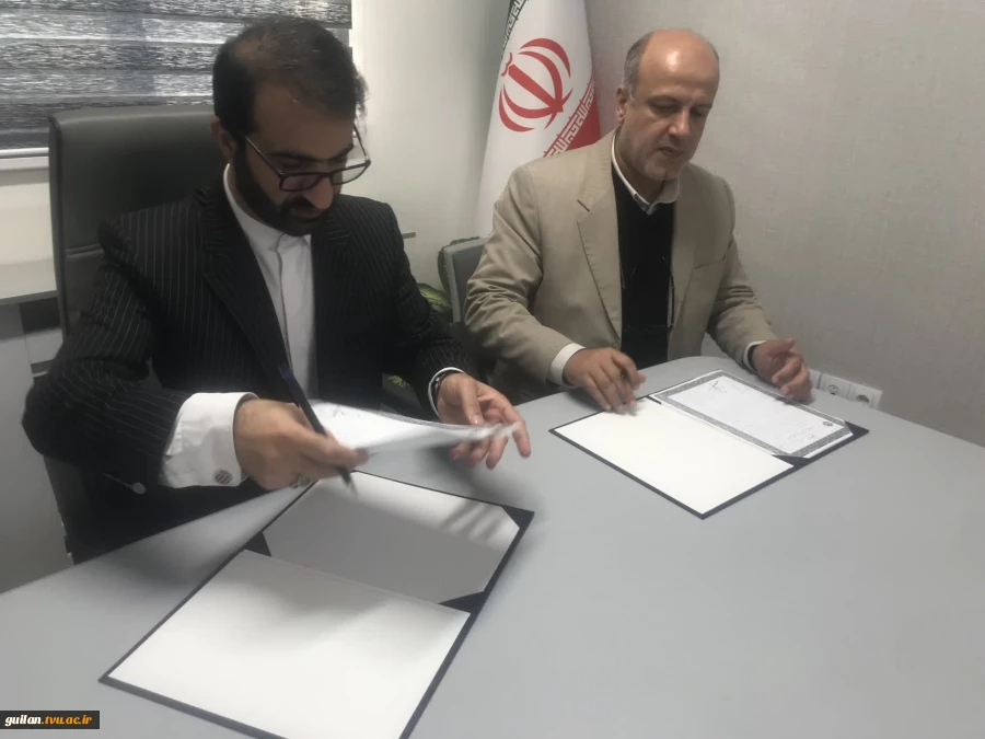 در هفته پژوهش:
امضاء تفاهم همکاری علمی، آموزشی، پژوهشی و فناوری دانشگاه ملی مهارت استان گیلان  با سازمان بسیج علمی پژوهشی و فناوری گیلان 
 2