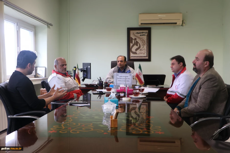 برگزاری جلسه وانعقاد تفاهم نامه همکاری بین کانون هلال احمر دانشگاه ملی مهارت آستانه اشرفیه وسازمان هلال احمر شهرستان آستانه اشرفیه 4