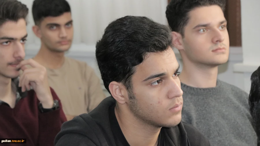 برگزاری سمینار «آشنایی با امکانات و فرآیندهای پارک علم و فناوری گیلان برای فناوران و استارت آپ ها» - آموزشکده ملی مهارت لاهیجان(شهید رجایی) آذر1404
 6