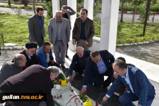 در آغازین روز دهه فجر انقلاب اسلامی:
تجدید میثاق دانشگاهیان دانشگاه ملی مهارت استان گیلان با امام و شهدا با ادای احترام به یادمان شهید خوشنام دفاع مقدس دانشکده شهید چمران 2