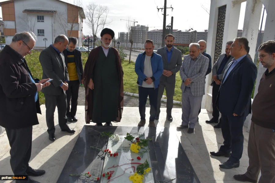 در آغازین روز دهه فجر انقلاب اسلامی:
تجدید میثاق دانشگاهیان دانشگاه ملی مهارت استان گیلان با امام و شهدا با ادای احترام به یادمان شهید خوشنام دفاع مقدس دانشکده شهید چمران 2