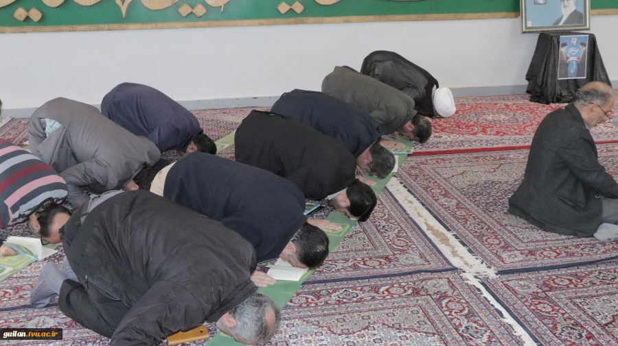 برگزاری مراسم پرفیض قرائت زیارت عاشورا در دهه مبارکه کرامت و بزرگداشت شهادت رهبر انقلاب ، فرماندهان و سایر شهدای ایران اسلامی در دانشگاه ملی مهارت واحد لاهیجان(شهید رجایی) 
 6