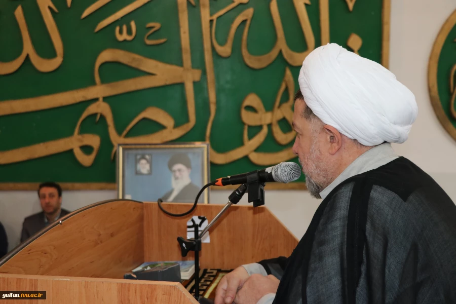 برگزاری مراسم پرفیض قرائت زیارت عاشورا در دهه مبارکه کرامت و بزرگداشت شهادت رهبر انقلاب ، فرماندهان و سایر شهدای ایران اسلامی در دانشگاه ملی مهارت واحد لاهیجان(شهید رجایی) 8