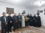 دیدار رئیس دانشگاه ملی مهارت استان گیلان از خانواده شهید جنگ رمضان رضا قبادی به مناسبت دهه کرامت و هفته آموزش  4