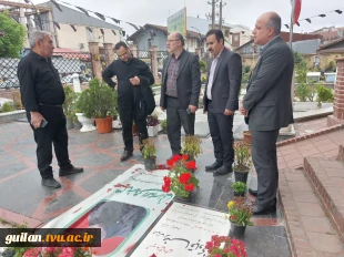 دیدار رئیس دانشگاه ملی مهارت استان گیلان از خانواده شهید جنگ رمضان رضا قبادی به مناسبت دهه کرامت و هفته آموزش  5