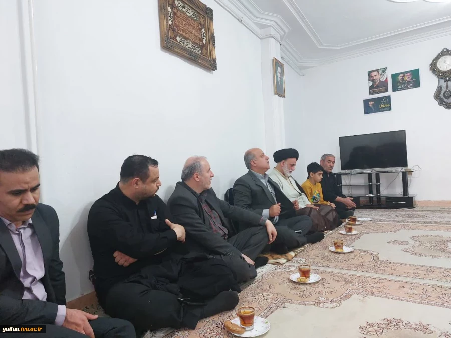 دیدار رئیس دانشگاه ملی مهارت استان گیلان از خانواده شهید جنگ رمضان رضا قبادی به مناسبت دهه کرامت و هفته آموزش  6