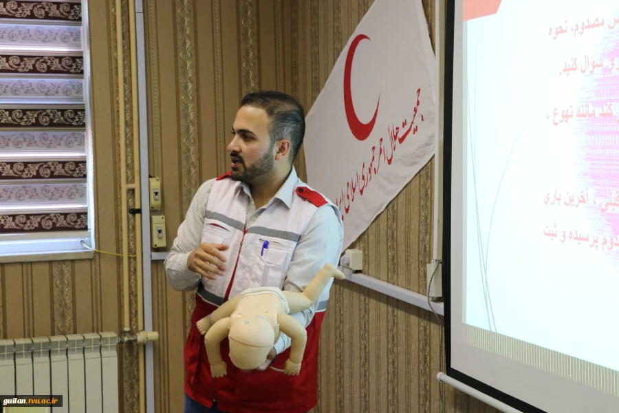 برگزاری کارگاه آموزشی آمادگی عمومی و اقدامات ایمنی (کمک های اولیه) به مناسبت روز هلال احمر در دانشگاه ملی مهارت واحد لاهیجان(شهید رجایی)
 3