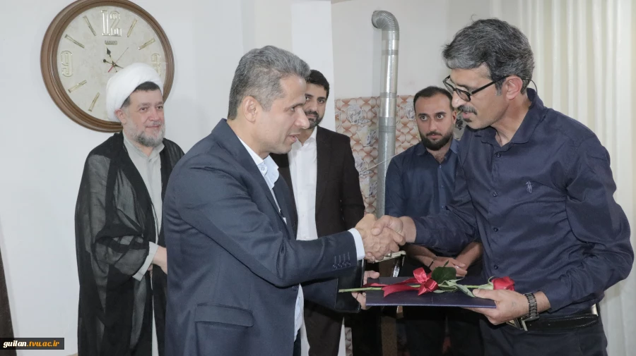 دیدار سرپرست و مسئولین دانشگاه ملی مهارت لاهیجان با خانواده شهید «عابدینی» و جانباز «حسن مهدی پور» 5