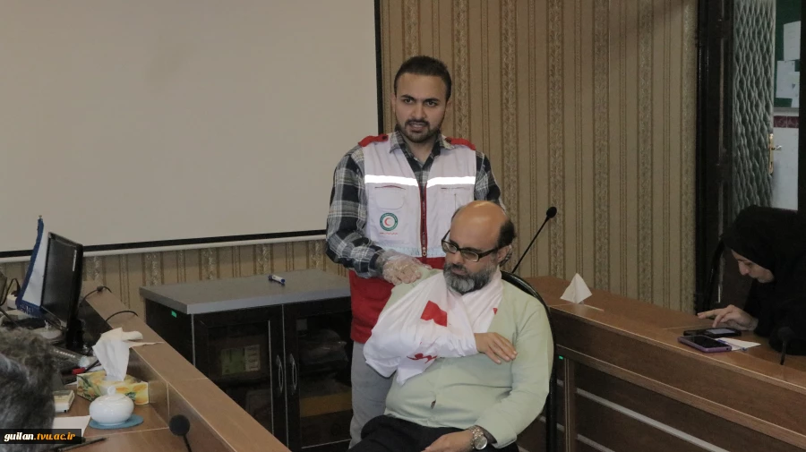 برگزاری دومین جلسه کارگاه آموزشی آمادگی عمومی و اقدامات ایمنی (کمک های اولیه) - دانشگاه ملی مهارت واحد لاهیجان(شهید رجایی)
 2