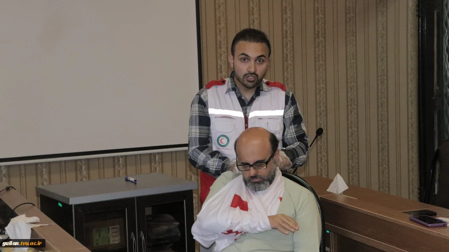 برگزاری دومین جلسه کارگاه آموزشی آمادگی عمومی و اقدامات ایمنی (کمک های اولیه) - دانشگاه ملی مهارت واحد لاهیجان(شهید رجایی) 3