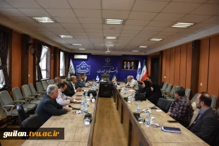 در راستای سال تحصیلی جدید:
نشست اعضاء هیات علمی واحد تابعه استان گیلان با رئیس واحد استانی گیلان 
 4